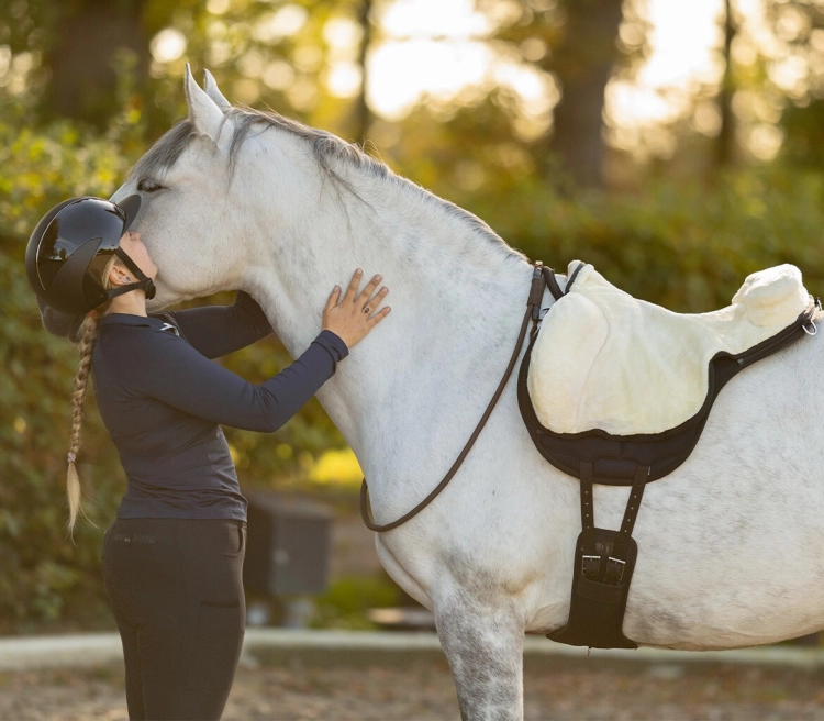 Pad do jazdy na oklep QHP Bareback czarno-kremowy