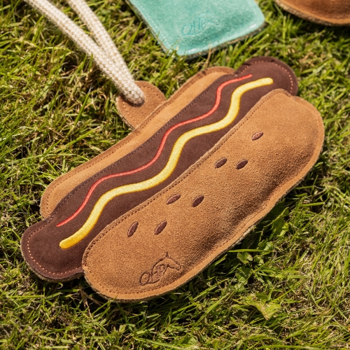 Zabawka dla konia QHP Snack Hotdog