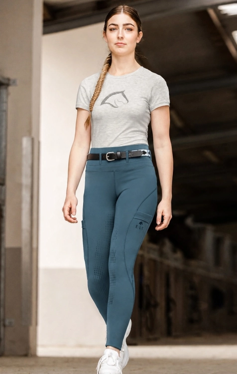 Breginsy damskie ELT Hanna w kolorze orient blue zaprezentowane przez modelkę