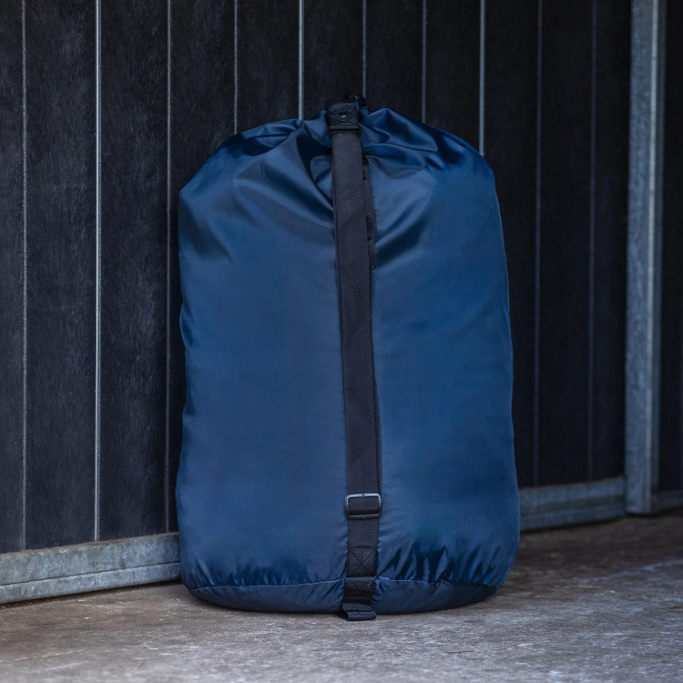 Torba na zapas siana dla konia QHP w kolorze navy