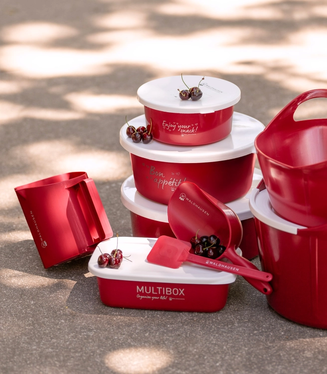 Pojemniki na paszę Waldhausen w kolorze cherry red