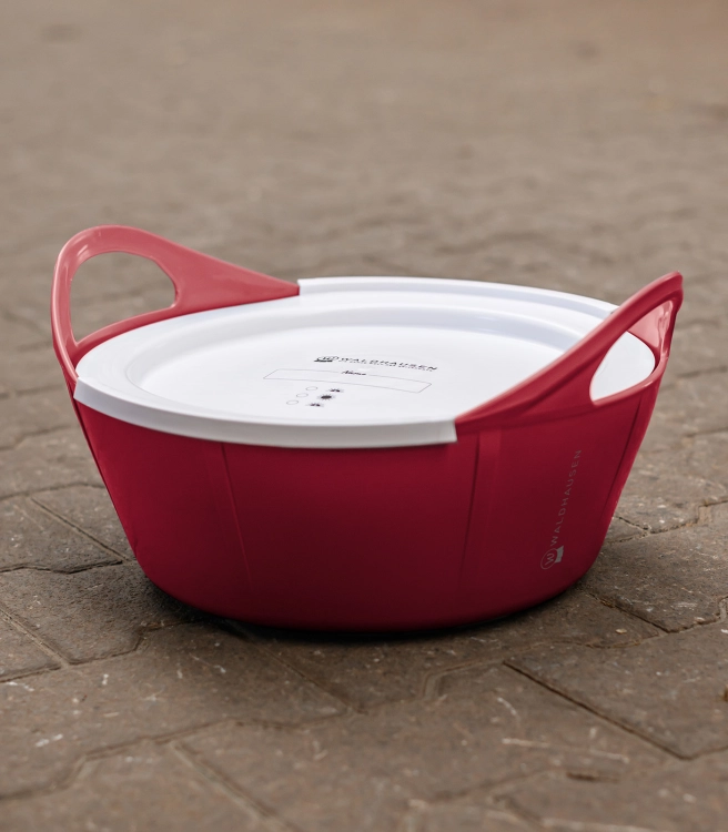 Miska dla konia z możliwością dokupienia pokrywki Waldhausen Flexibowl 10L w kolorze cherry red
