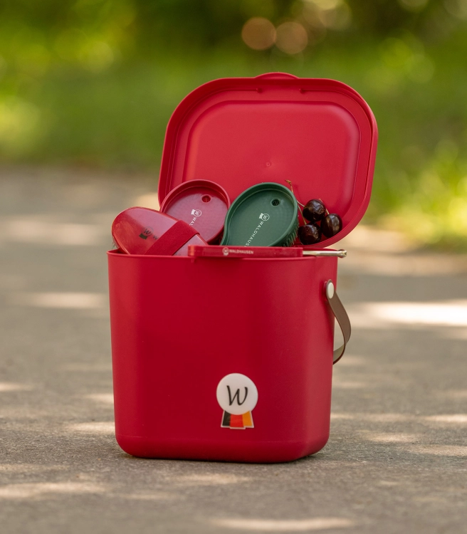 Pojemnik na akcesoria jeździeckie Waldhausen Eco Multibag 6l w kolorze cherry red