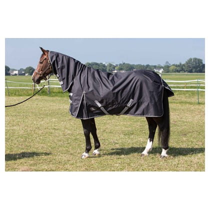 Derka przeciwdeszczowa z kapturem Harry's Horse w kolorze czarnym na koniu