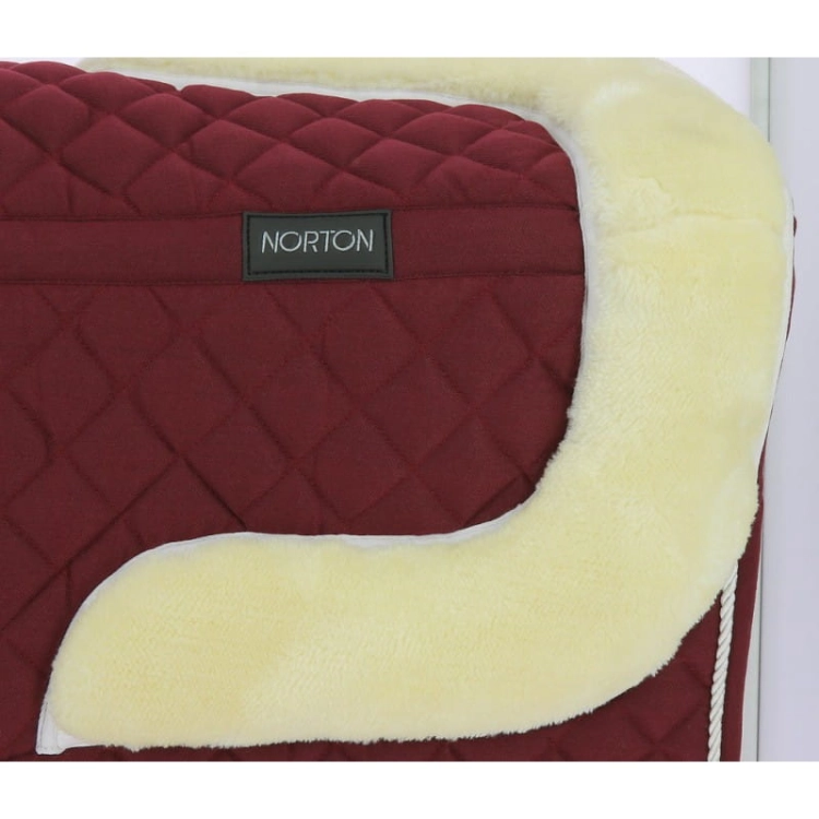 Czaprak z futerkiem syntetycznym Norton Comfort w kolorze czerwonym