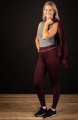 Legginsy do jazdy konnej Harry's Horse Just Ride w kolorze bordowym  i rosegold zaprezentowane przez modelkę
