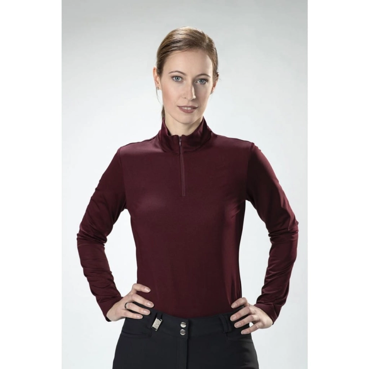 Bluzka jeździecka HKM Termo Basic w kolorze bordowym termiczna zaprezentowana przez modelkę