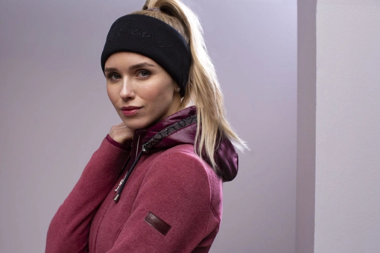 Bluza jeździecka damska Pikeur Antonia w kolorze Chili Melange zaprezentowana przez modelkę