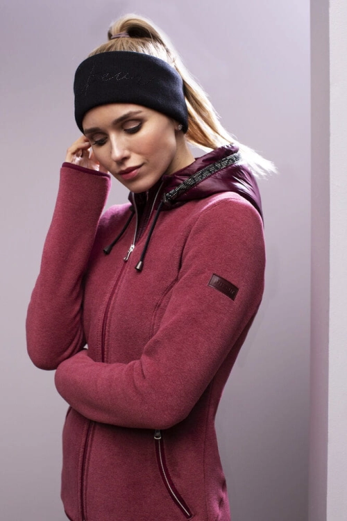 Bluza jeździecka damska Pikeur Antonia w kolorze Chili Melange zaprezentowana przez modelkę