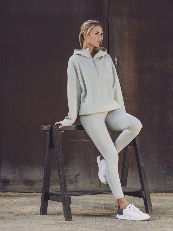 Bluza jeździecka Fanatics Eskadron Cece w kolorze seledynowym zaprezentowana przez modelkę