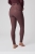 Bryczesy damskie Horze Andrea w kolorze burgundy red mahogany zaprezentowane przez modelkę, widoczne z tyłu