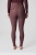 Bryczesy z lejem silikonowym Horze Andrea w kolorze burgundy red mahogany zaprezentowane przez modelkę, widoczne z tyłu