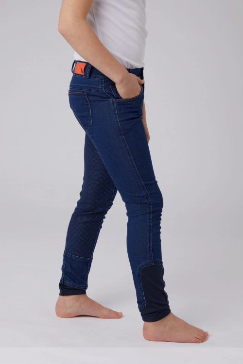 Bryczesy dziecięce jeansowe w kolorze niebieskim Horze Allison zaprezentowane przez modelkę