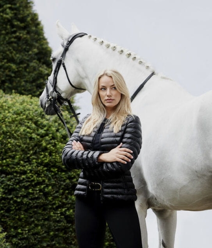 Kurtka jeździecka damska Pikeur Pauleen Black widok od przodu na modelce