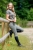 Legginsy jeździeckie Schockemohle Glossy w kolorze oliwkowym zaprezentowane przez modelkę