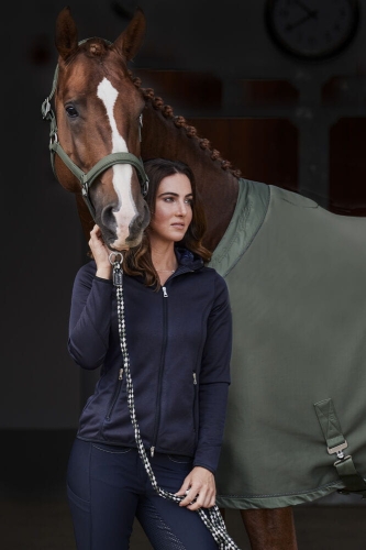 Derka Eskadron Jersey Glossy Collar w kolorze ashgreen na koniu