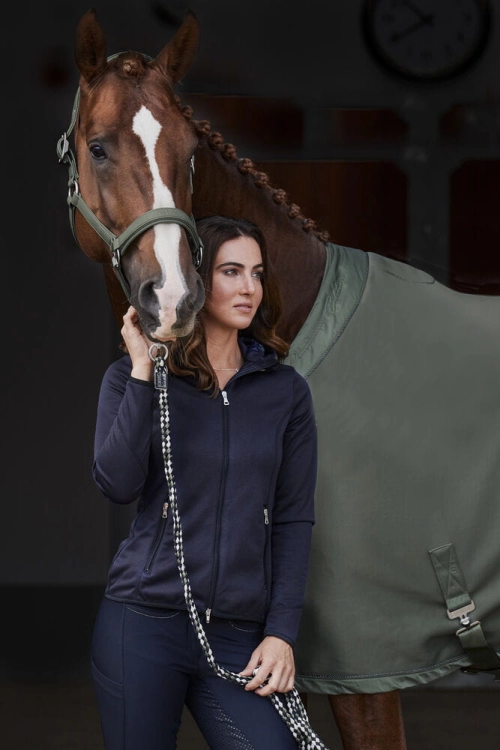 Derka Eskadron Jersey Glossy Collar w kolorze ashgreen na koniu