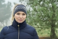 Kurtka do jazdy konnej zimowa Covalliero Rosegold w kolorze granatowym zaprezentowana przez modelkę