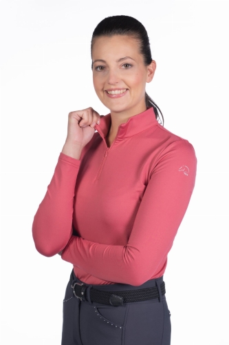 Bluzka jeździecka HKM Termo Basic w kolorze malinowym termiczna zaprezentowana przez modelkę