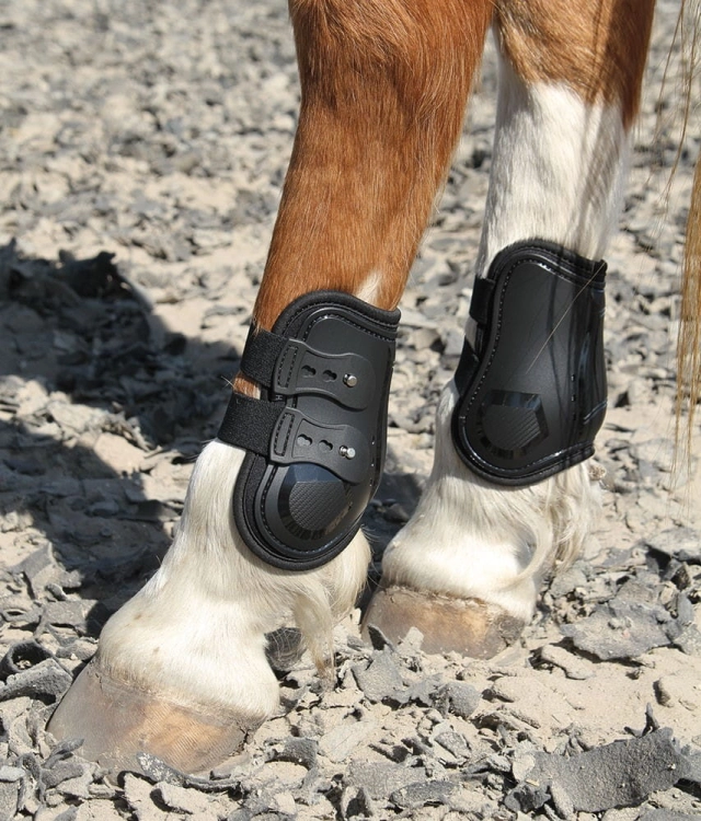Ochraniacze dla konia na tylne nogi na kołki Harry's Horse Persy Air w kolorze czarnym