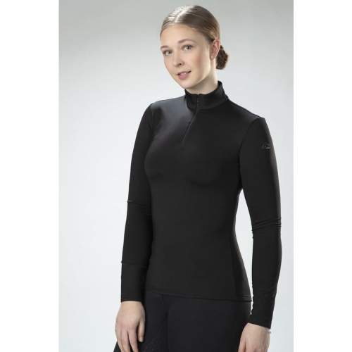 Bluzka jeździecka HKM Termo Basic w kolorze czarnym termiczna zaprezentowana przez modelkę