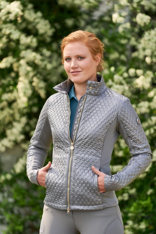 Kurtka jeździecka combi Covalliero w kolorze graphite zaprezentowana przez modelkę