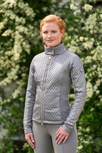 Kurtka jeździecka combi Covalliero w kolorze graphite zaprezentowana przez modelkę widoczna z przodu