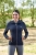 Damska bluza jeździecka z kieszeniami Covalliero Hoddie w kolorze navy, zaprezentowana przez modelkę