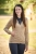 Damska bluza jeździecka Covalliero Hoddie w kolorze clay, zaprezentowana przez modelkę, widoczna z przodu