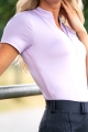 Koszulka treningowa damska Schockemohle Summer Page w kolorze lavendel zaprezentowana przez modelkę