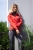 Sportowa bluza jeździecka Schockemöhle Fabiola w kolorze czerwonym zaprezentowana przez modelkę