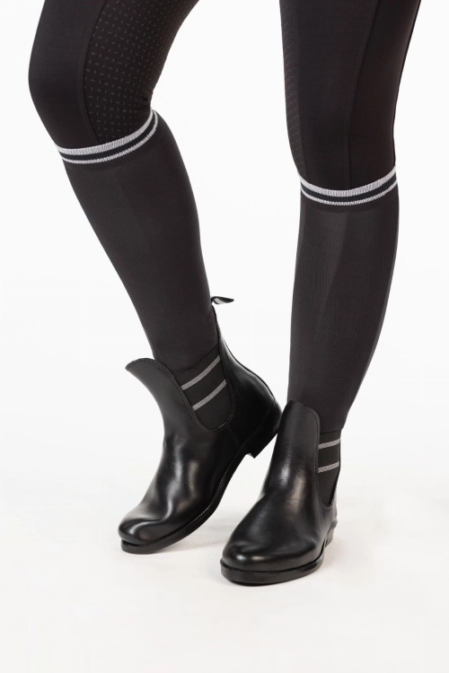 Sztyblety syntetyczne HKM Style Lurex w kolorze czarnym zaprezentowane przez modelkę