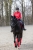 Bluza do jazdy konnej HKM Equine Sports w kolorze czerwonym zaprezentowana przez modelkę podczas jazdy konnej