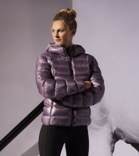 Kurtka jeździecka damska Pikeur Suri Purple grey zbliżenie na modelce