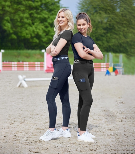 Bluzka treningowa ELT Helsinki w kolorze night blue i black, zaprezentowana przez modelki