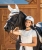 Kask do jazdy konnej HKM Edinburgh w kolorze białym zaprezentowany przez modelkę