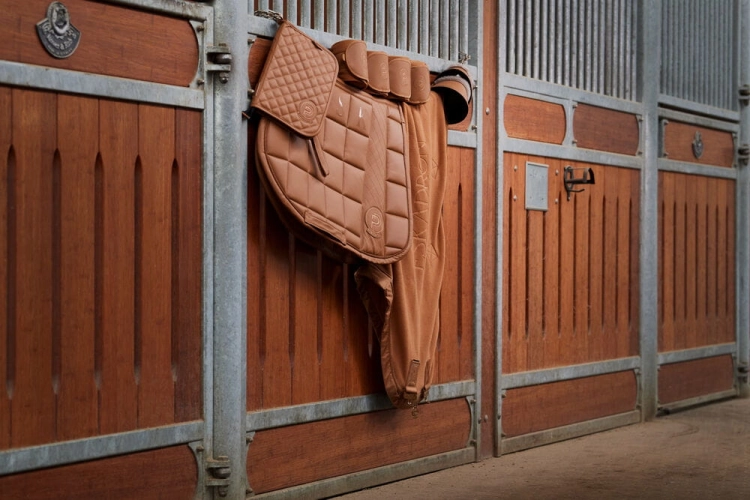 Derka Eskadron Platinum Softshell Air w kolorze cognac