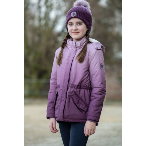 Kurtka jeździecka dla dziewczynki HKM Junior Alva w kolorze lilac zaprezentowana przez modelkę