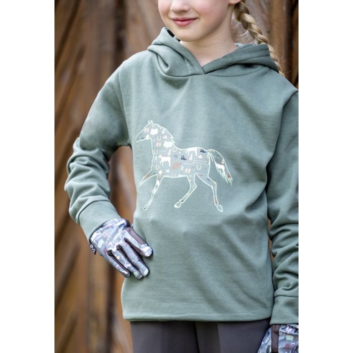 Bluza jeździecka dziecięca z koniem HKM Junior Judy zaprezentowana przez modelkę