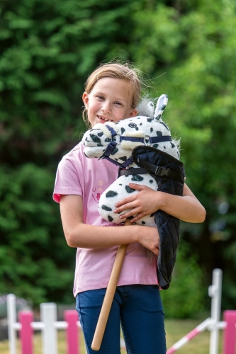 Konik Hobby Horse HKM zaprezentowany przez modelkę