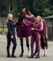 Bluza jeździecka Horze Elinor w dwóch wersjach kolorystycznych, zaprezentowana przez modelki