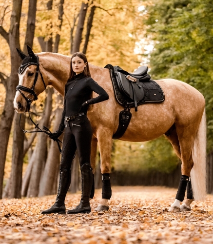 Czaprak wszechstronny Waldhausen Modern Rose w kolorze black na koniu