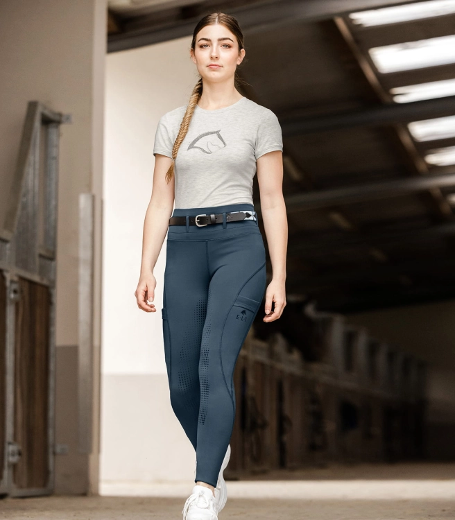 Breginsy damskie ELT Hanna w kolorze orient blue zaprezentowane przez modelkę