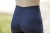 Legginsy jeździeckie z lejem silikonowym dziecięce Covalliero Junior w kolorze granatowym zaprezentowane przez modelkę