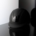 Kask jeździecki firmy Kask model Kooki w kolorze Black Matt widok od przodu