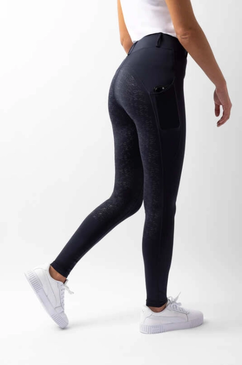 Breginsy jeździeckie Horze Dea w kolorze dark navy zaprezentowane przez modelkę, widoczne z tyłu