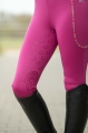 Breginsy dziecięce w kolorze różowym HKM Junior Polly zaprezentowane przez modelkę