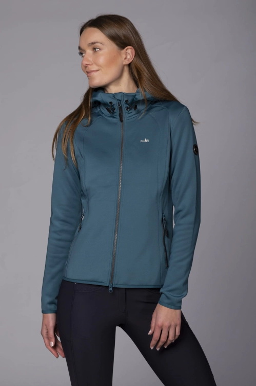 Bluza jeździecka damska Schockemohle Sonia w kolorze cardamon widoczna z przodu, zaprezentowana przez modelkę