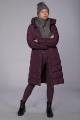 Płaszcz jeździecki Schockemohle Kyra w kolorze deep mauve zaprezentowany przez modelkę - widoczny z przodu
