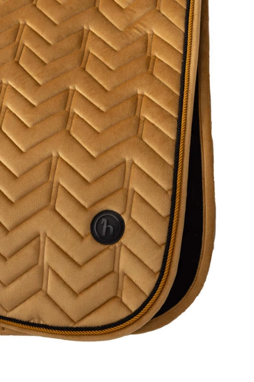 Elegancko wykończony czaprak Horze Delemont w kolorze golden brown